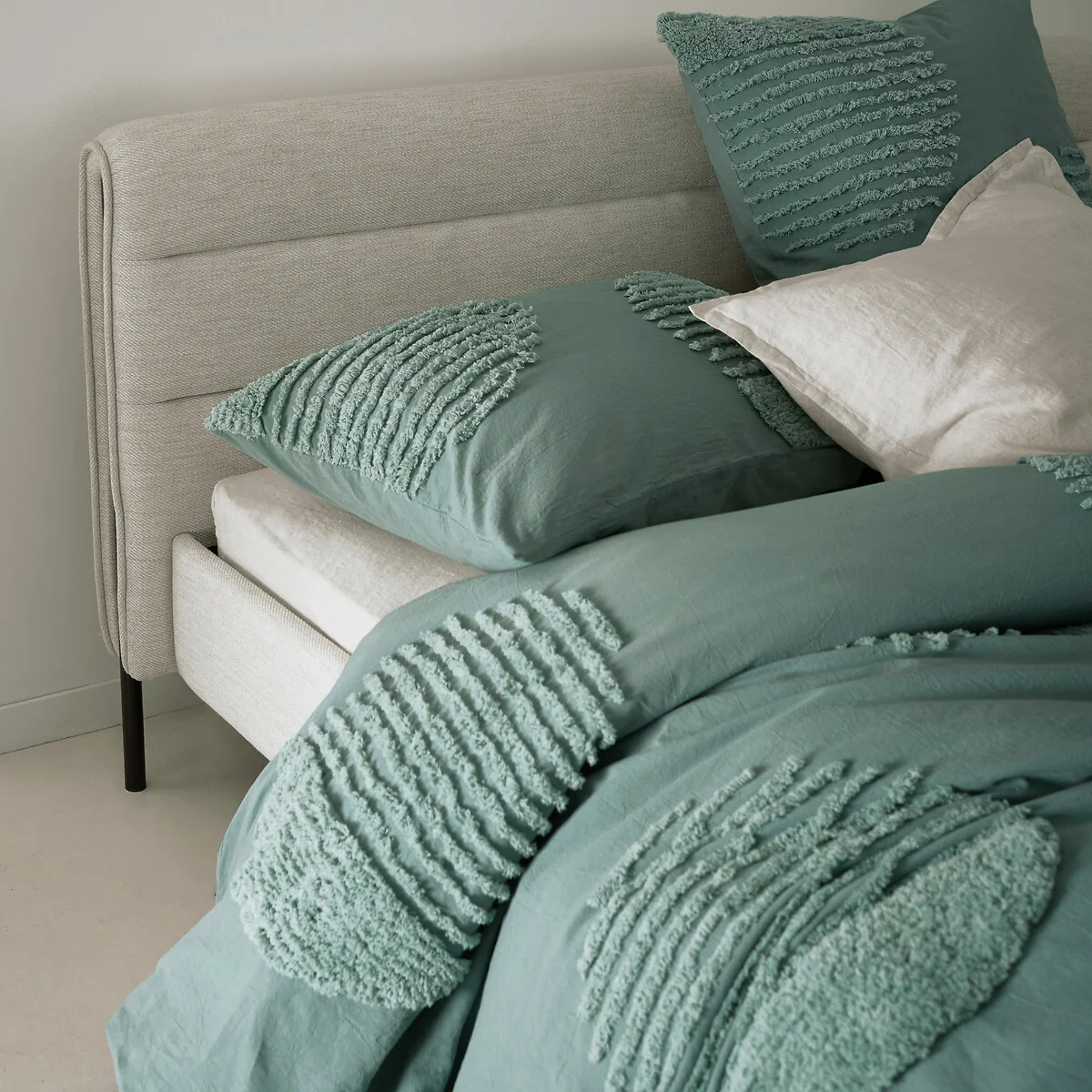 Soren Tufted 100% Cotton Pillowcase – image 3