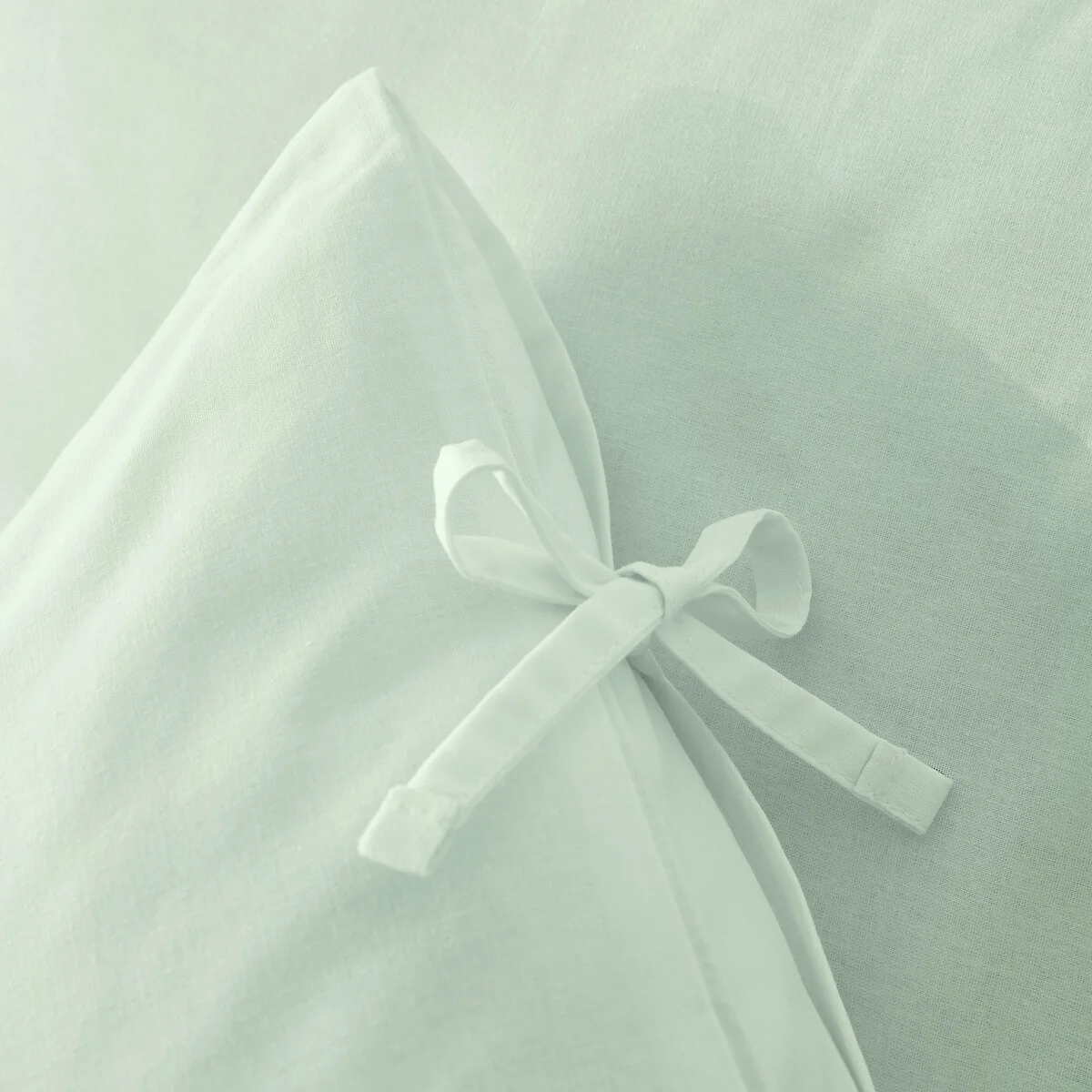 Scenario Plain Cotton Pillowcase with Tie Fastening – image 4
