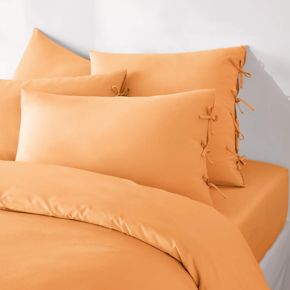 Scenario Plain Cotton Pillowcase with Tie Fastening – image 3