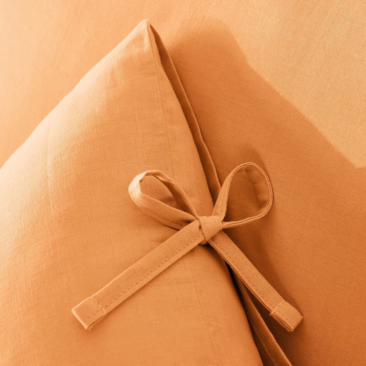 Scenario Plain Cotton Pillowcase with Tie Fastening – image 4