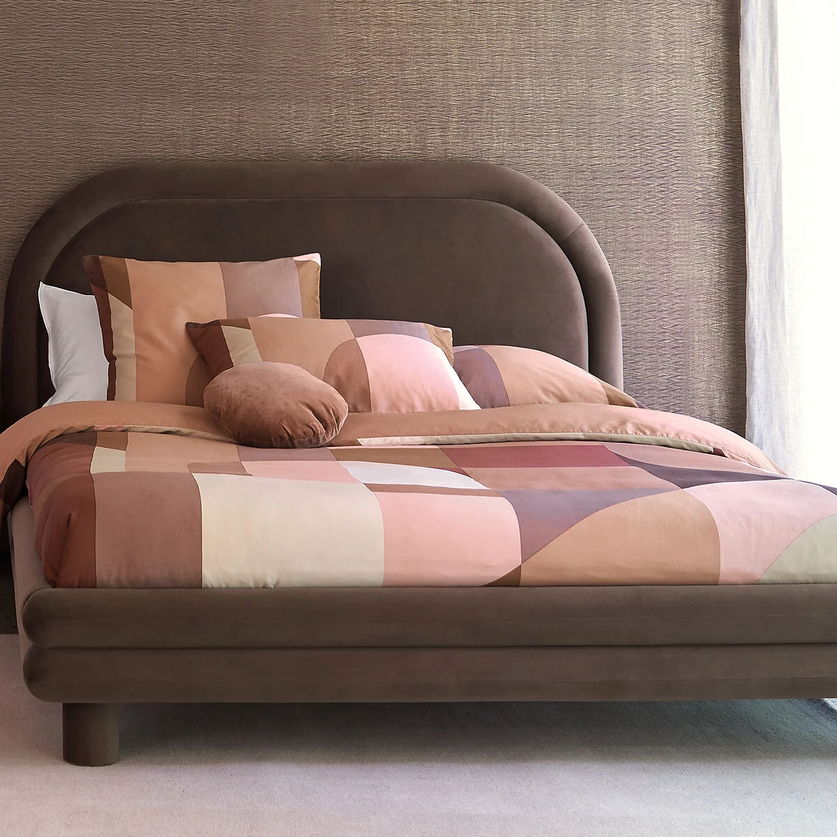 Marjorie Graphic 100% Cotton Satin 300 Thread Count Pillowcase – image 3