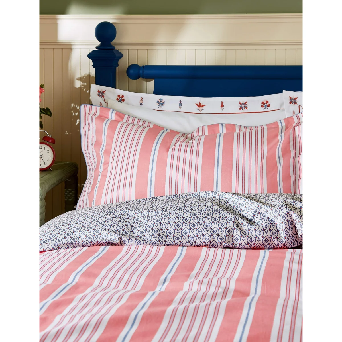 Joules 2 Pack Siesta to Fiesta Oxford Pillowcases White Mix – image 3