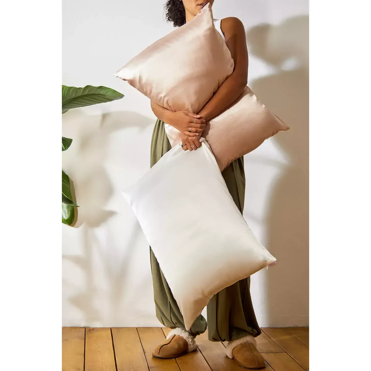 Kitsch Blush Satin Pillowcase 66cm x 48cm at Urban Outfitters – image 2