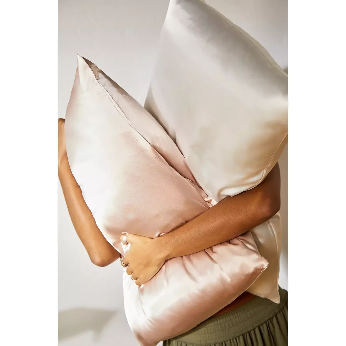 Kitsch Blush Satin Pillowcase 66cm x 48cm at Urban Outfitters – image 4