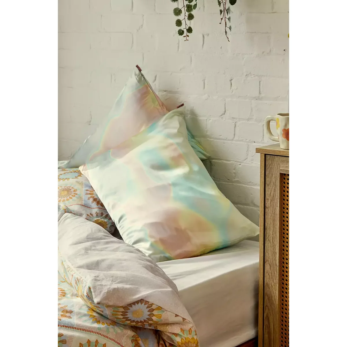 Kitsch Aura Satin Pillowcase - Black 66cm x 48cm at Urban Outfitters – image 2