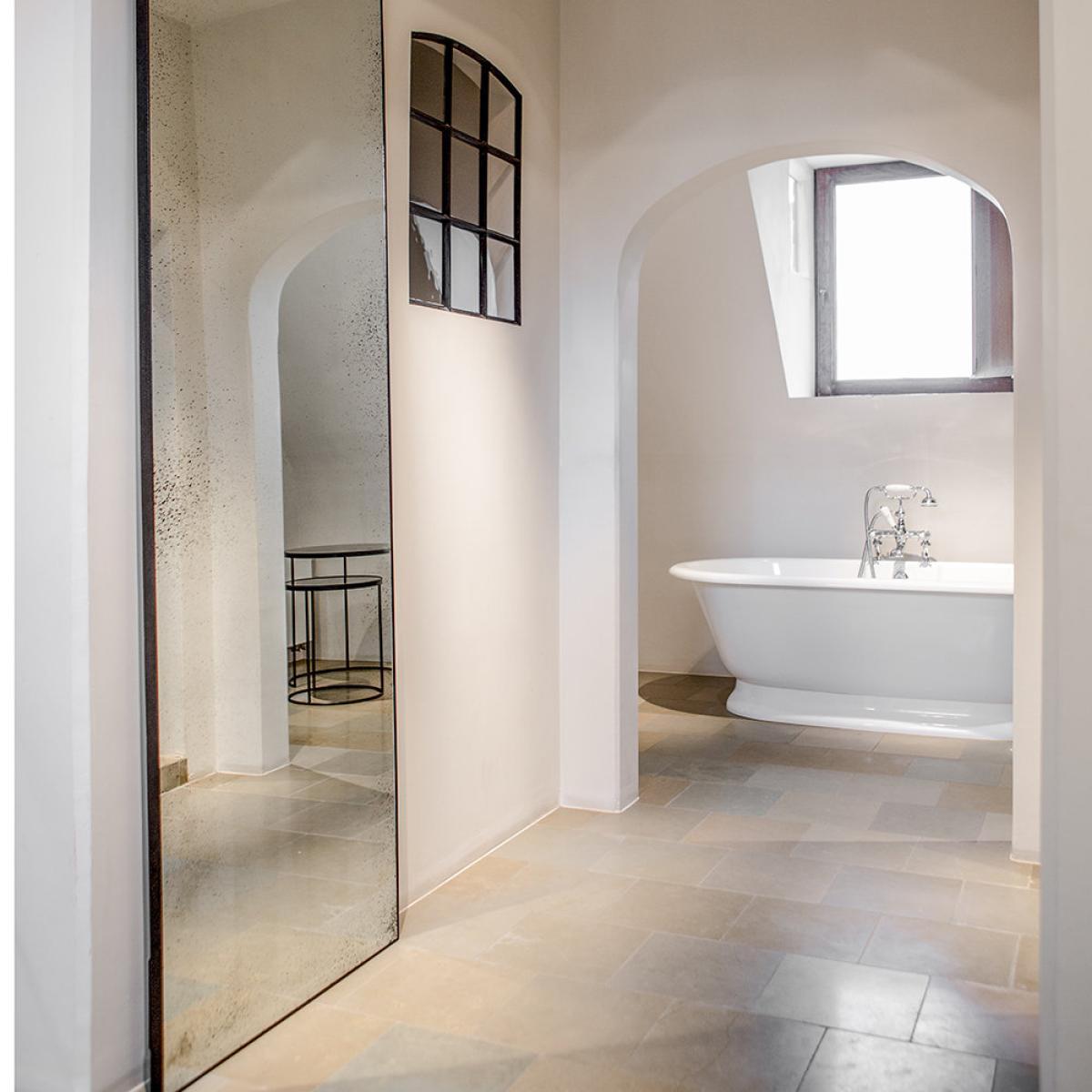 Ethnicraft - Heavy Aged Rectangular Mirror - Clear – image 4