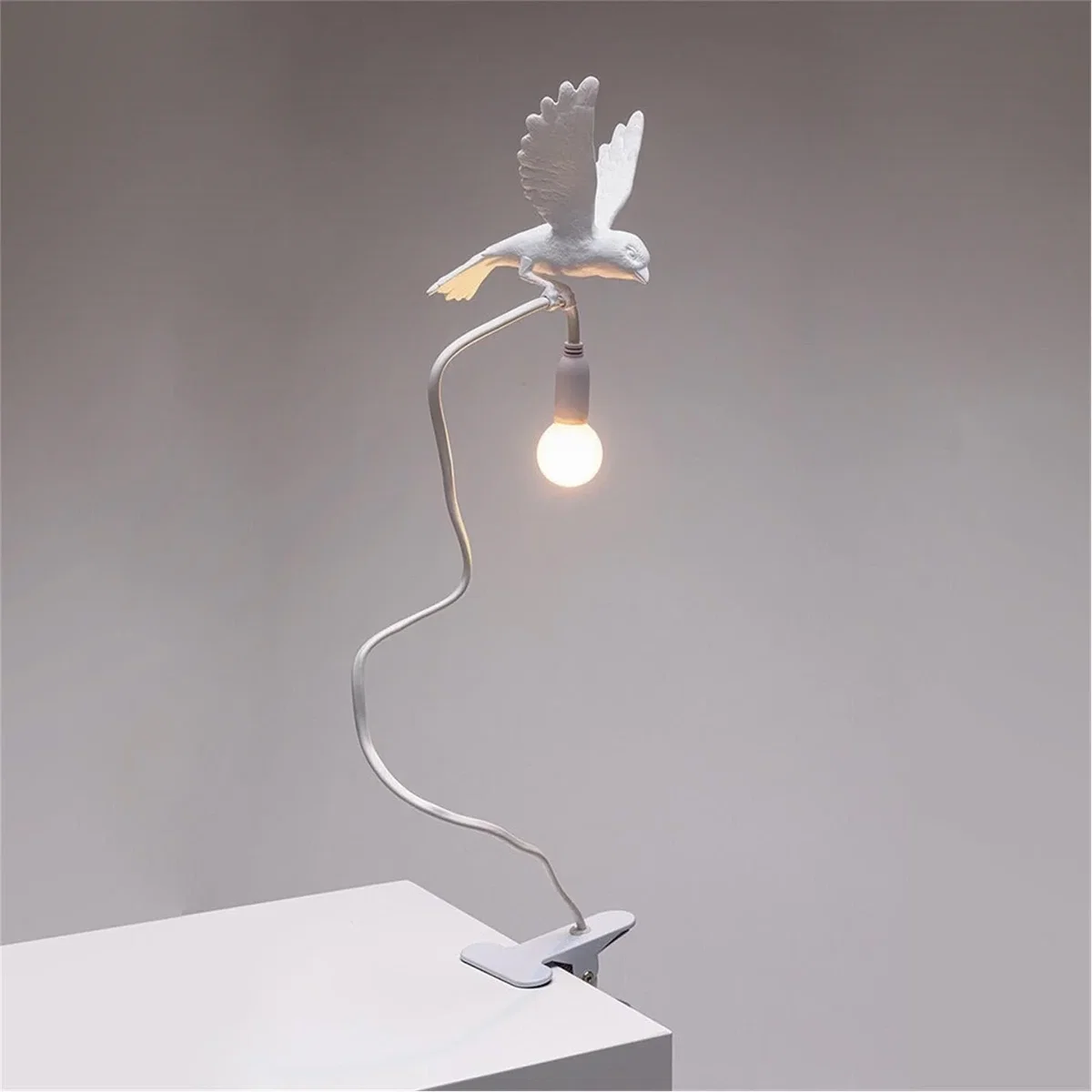 Sparrow Landing USB Resin Table Lamp – image 4