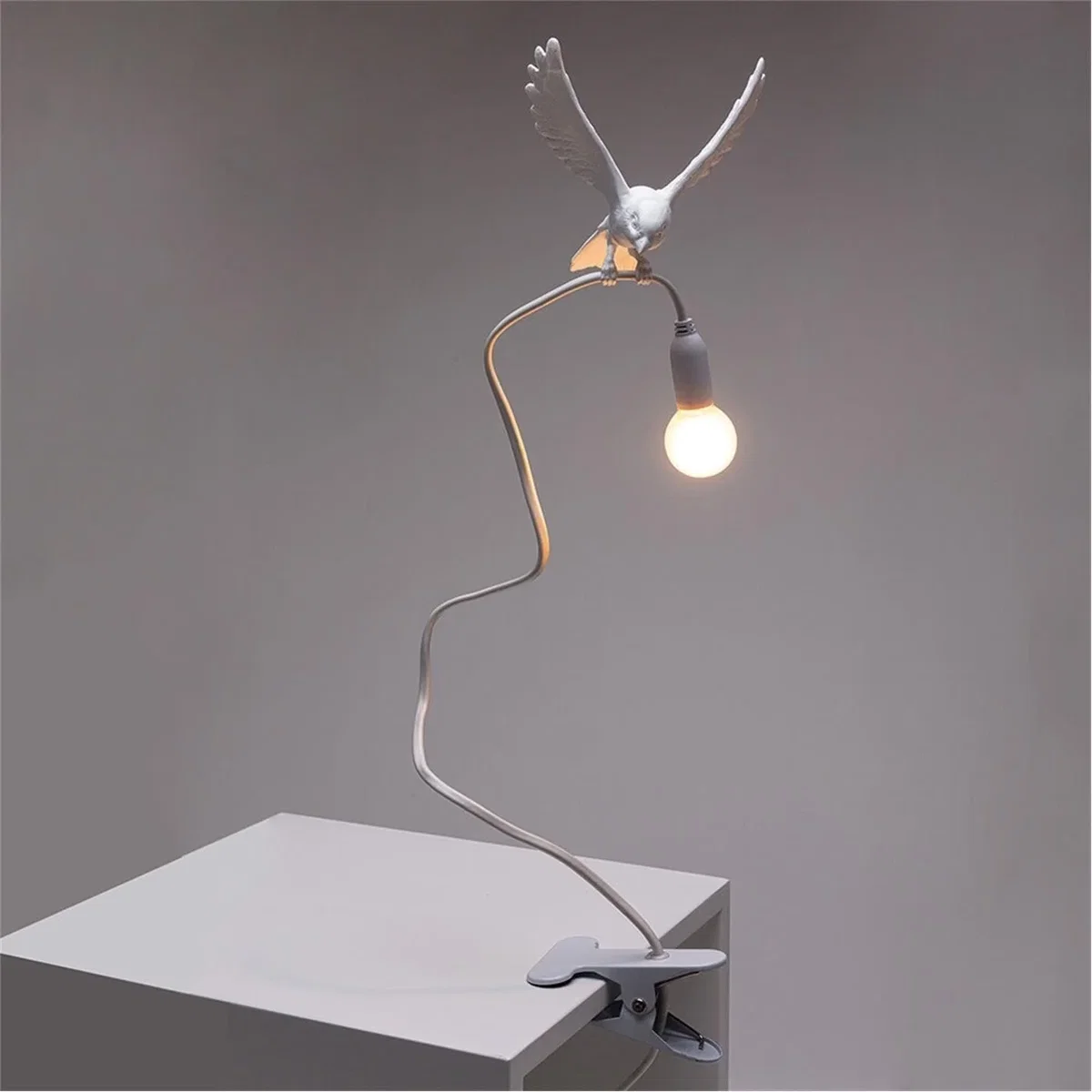 Sparrow Landing USB Resin Table Lamp – image 6