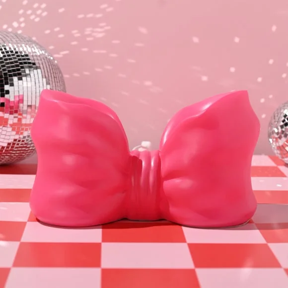 The Feel Good Club Hot Pink Bow Shaped USB Lamp – image 1