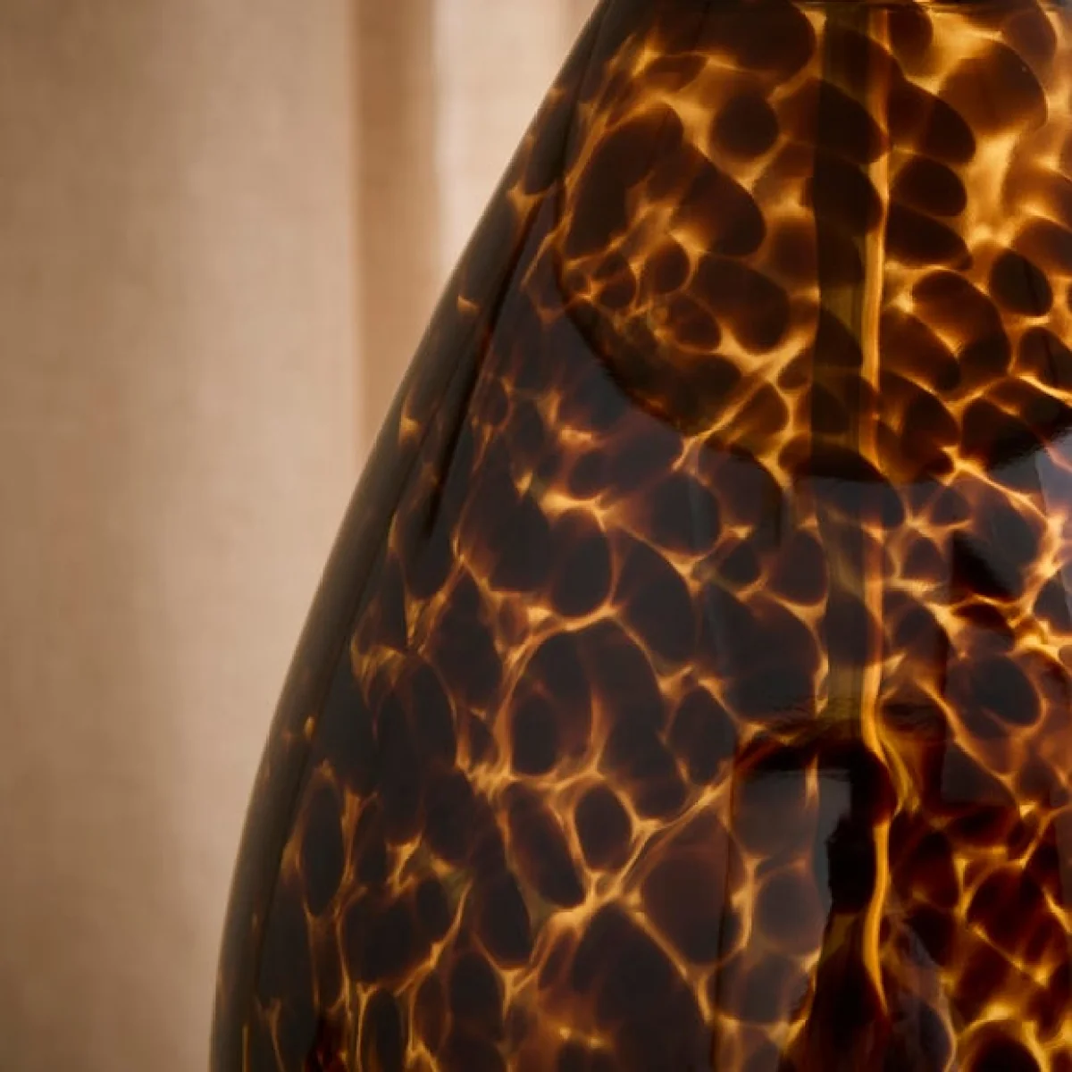 Kira Tortoiseshell Table Lamp – image 3