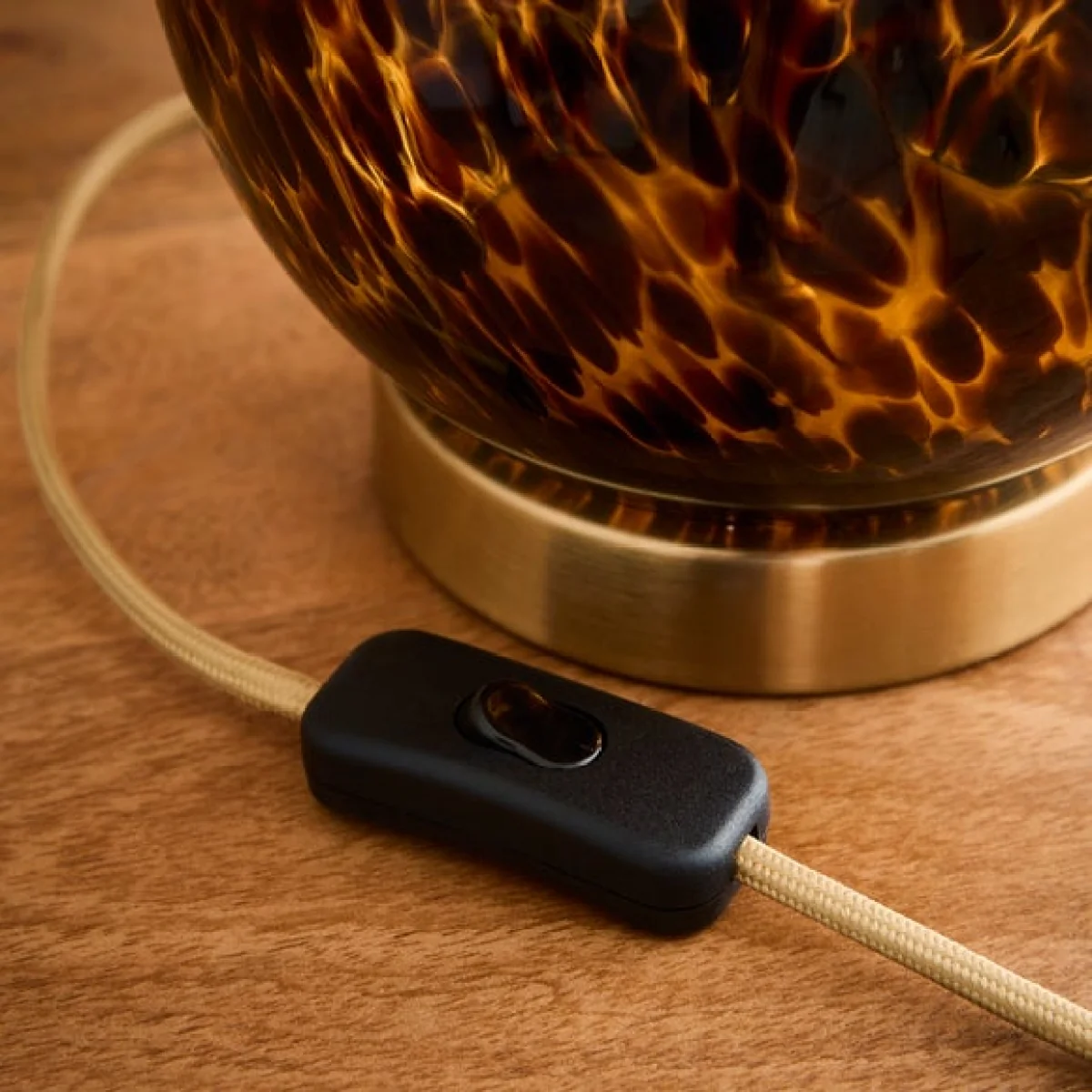 Kira Tortoiseshell Table Lamp – image 4