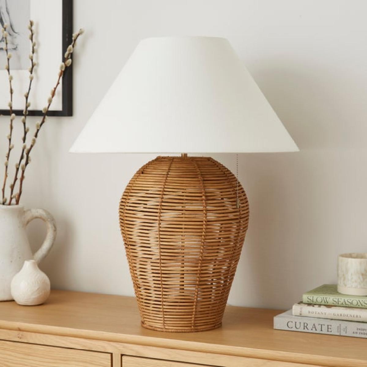 Churchgate Round Rattan Table Lamp – image 4
