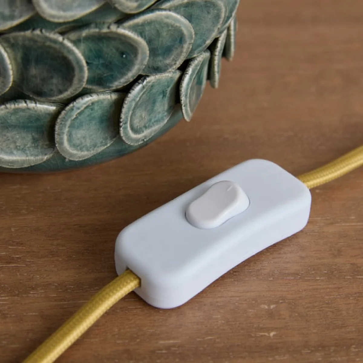 Posie Ceramic Petal Table Lamp – image 4