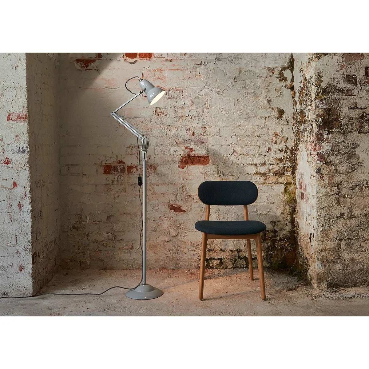 Heal's Original 1227 Floor Lamp Jet Black – image 2