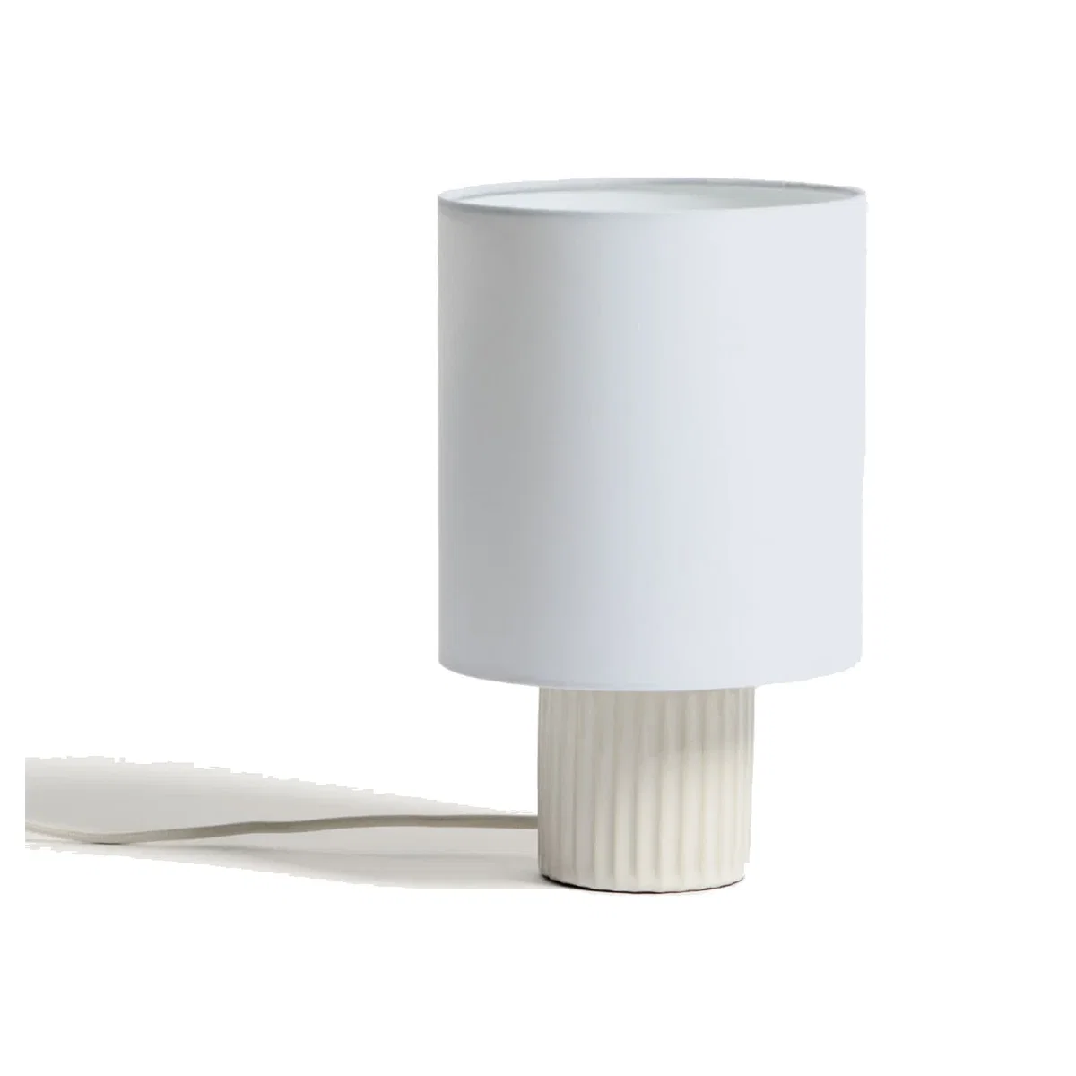 Eshe ceramic table lamp with white finish with UK adapter – image 1