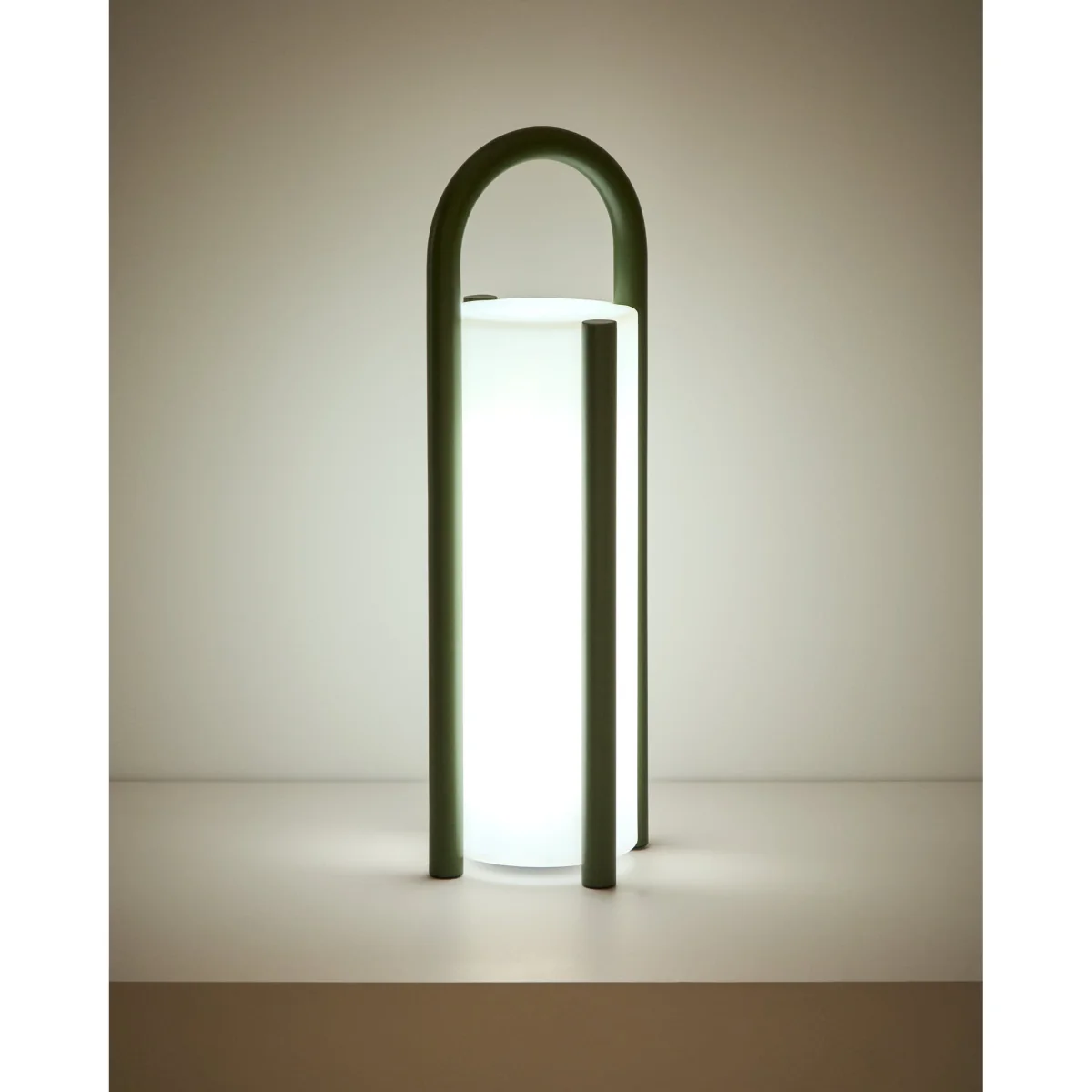 Leros large portable table lamp in green polyethylene and steel – image 5
