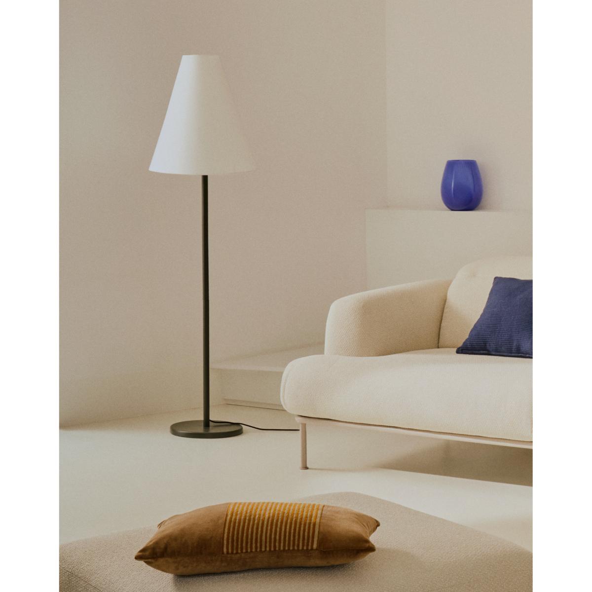 Navat floor lamp with a metal base in a green painted finish – image 2