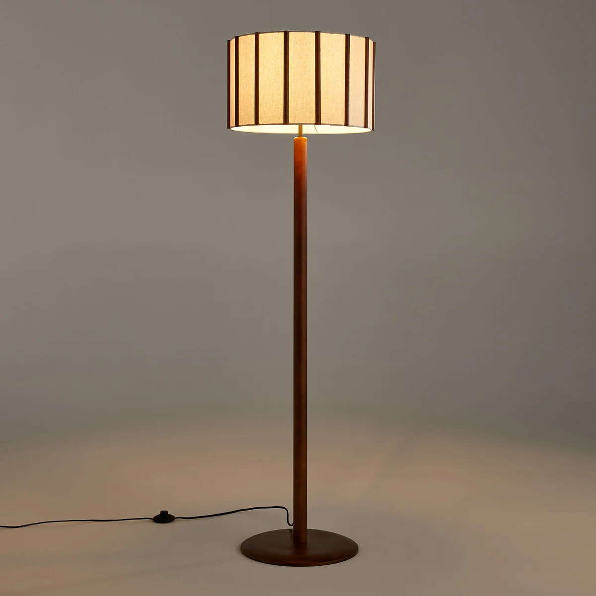 Vintela Rubberwood & Linen Floor Lamp – image 3