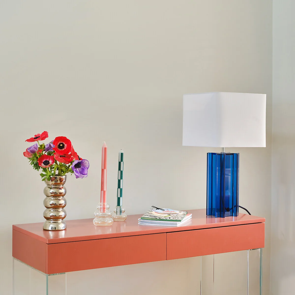 Bimo Table Lamp in Colourful Glass and Linen – image 2