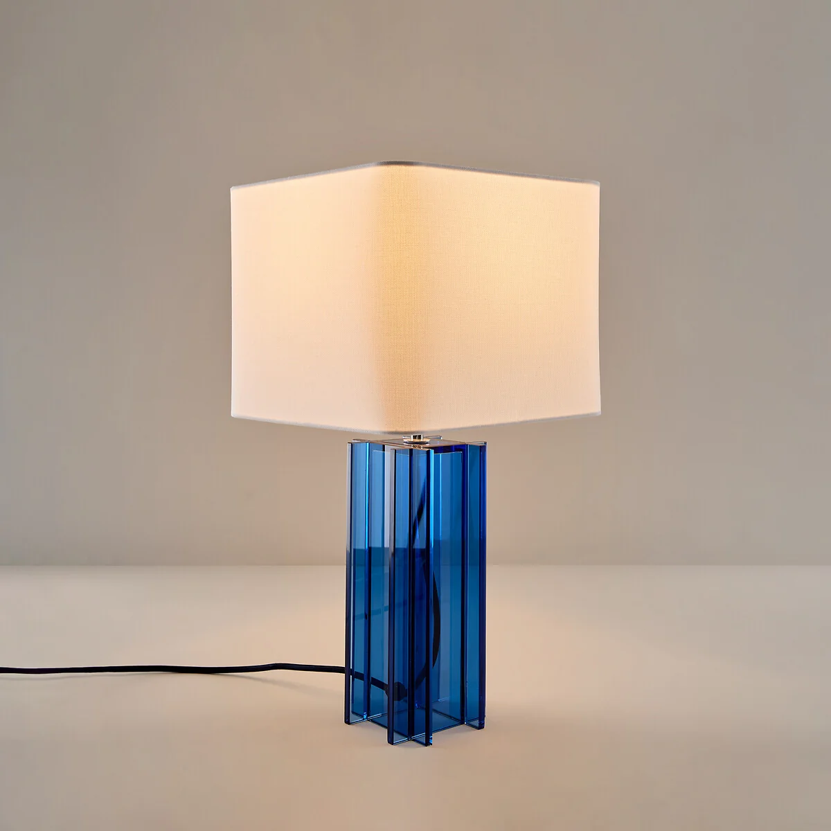 Bimo Table Lamp in Colourful Glass and Linen – image 4