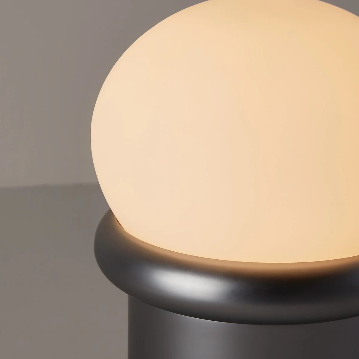 Calan Table Lamp in Chrome-Plated Iron and Opaline Glass – image 4
