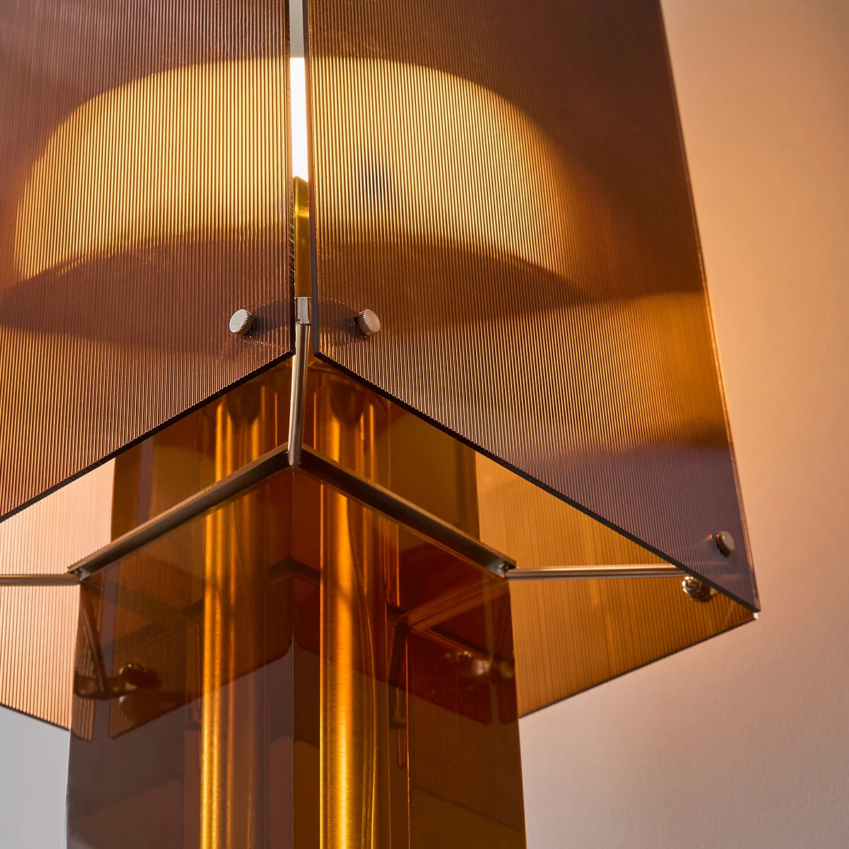 Akrilona Colourful Acrylic Lamp – image 4