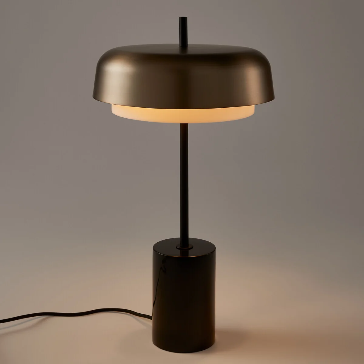 Clepsos Metal & Marble Lamp – image 3