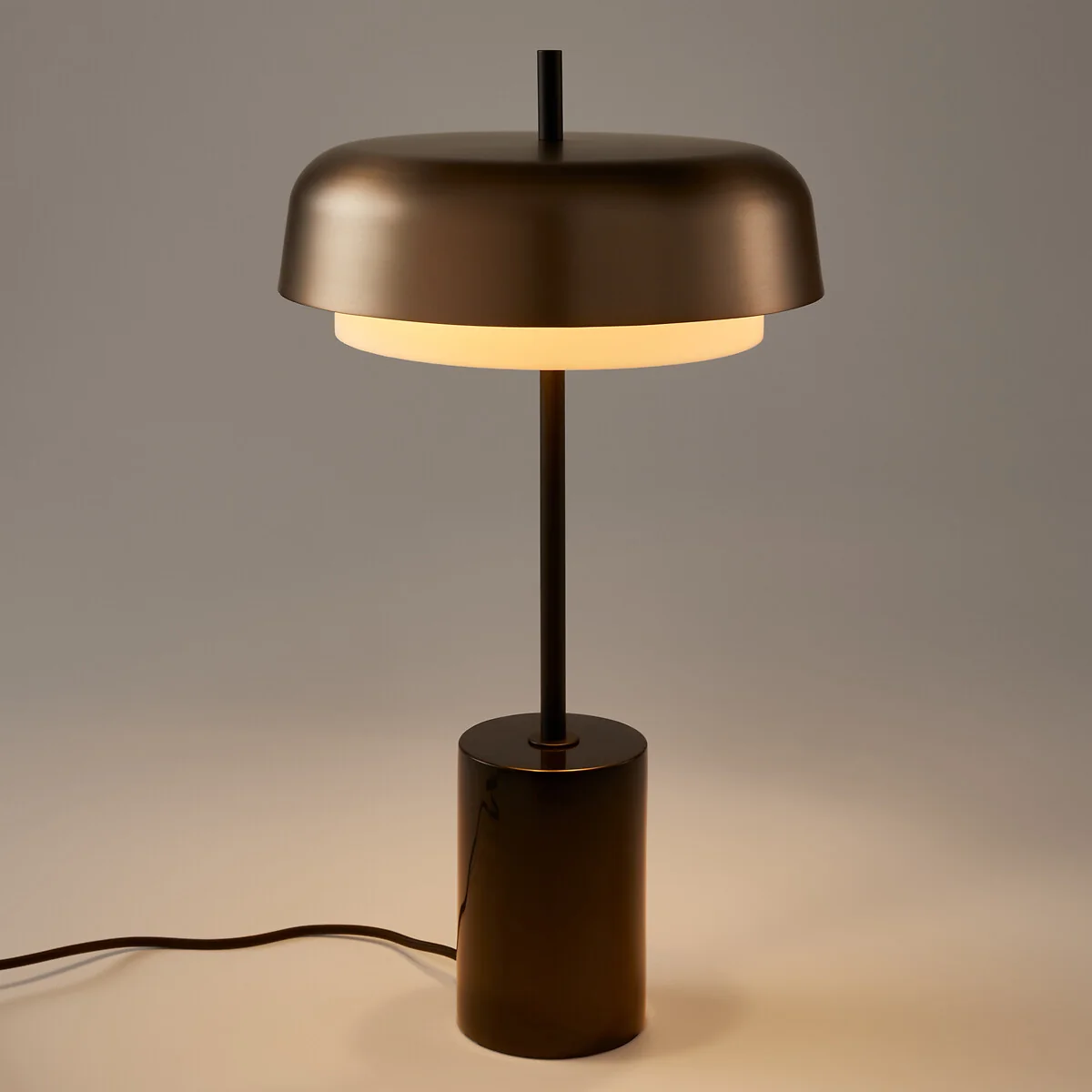 Clepsos Metal & Marble Lamp – image 4