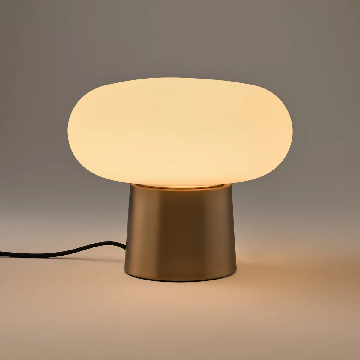 Faith Opaline Glass Table Lamp – image 4