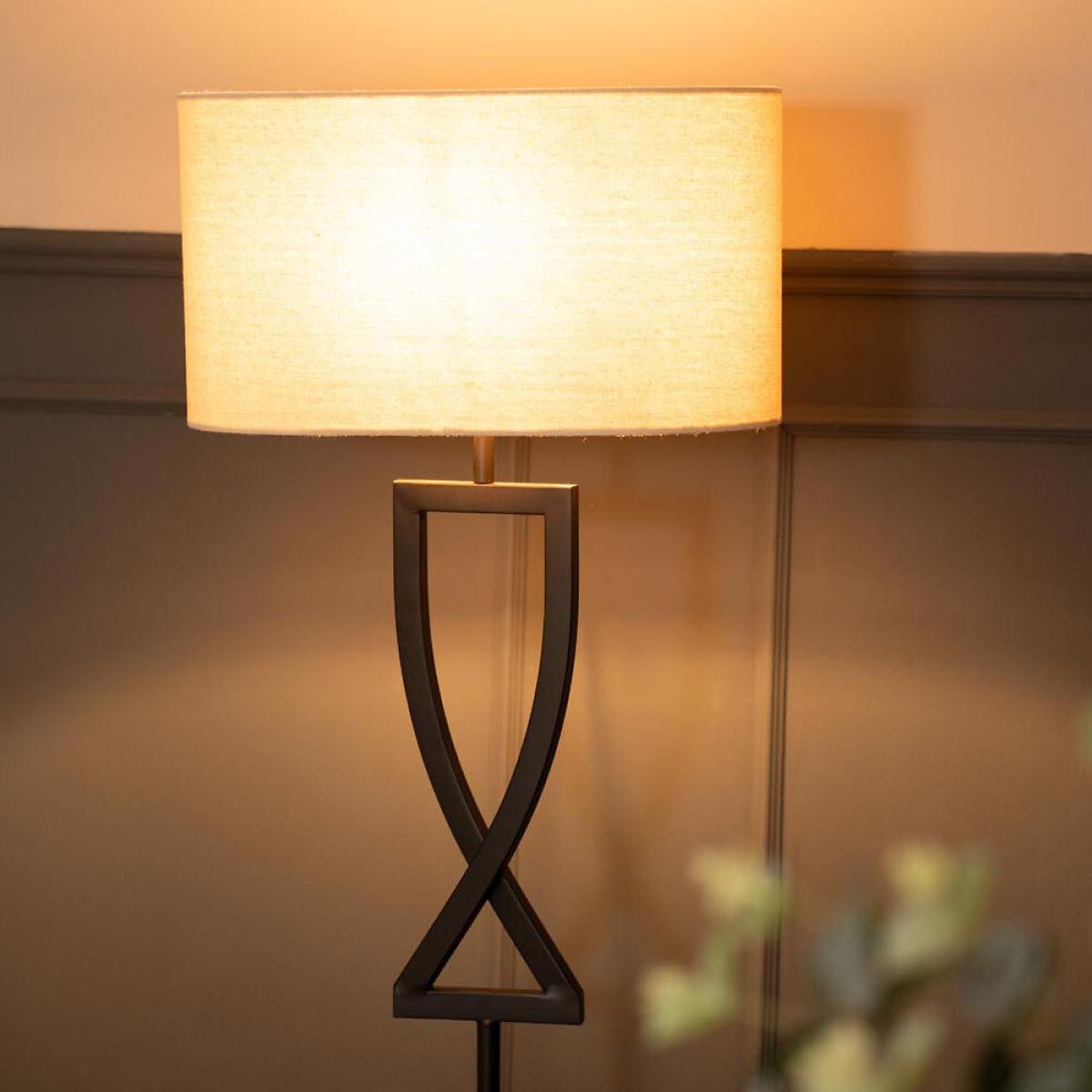 Black Metal Floor Lamp – image 3