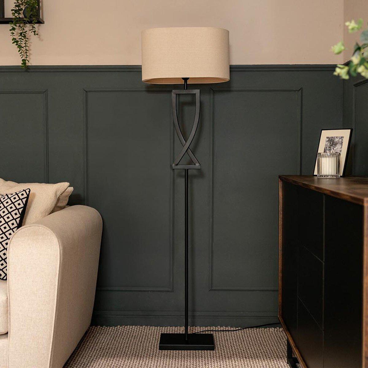Black Metal Floor Lamp – image 1
