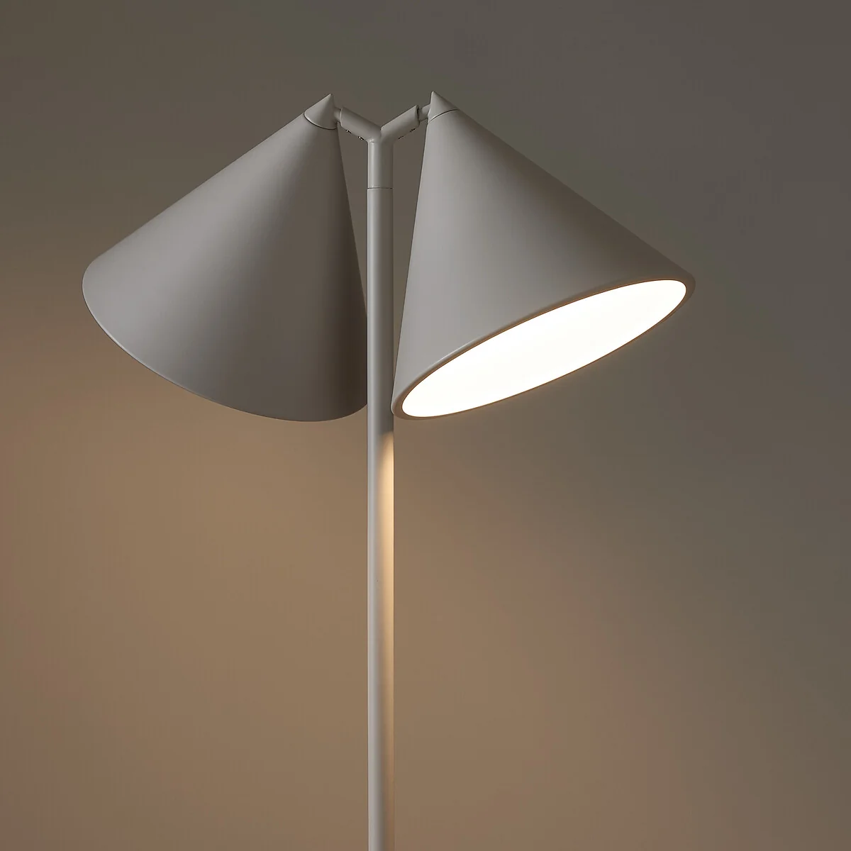 Moke Metal Floor Reading Lamp – image 4