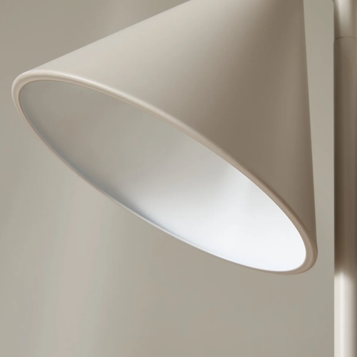 Moke Metal Floor Reading Lamp – image 5