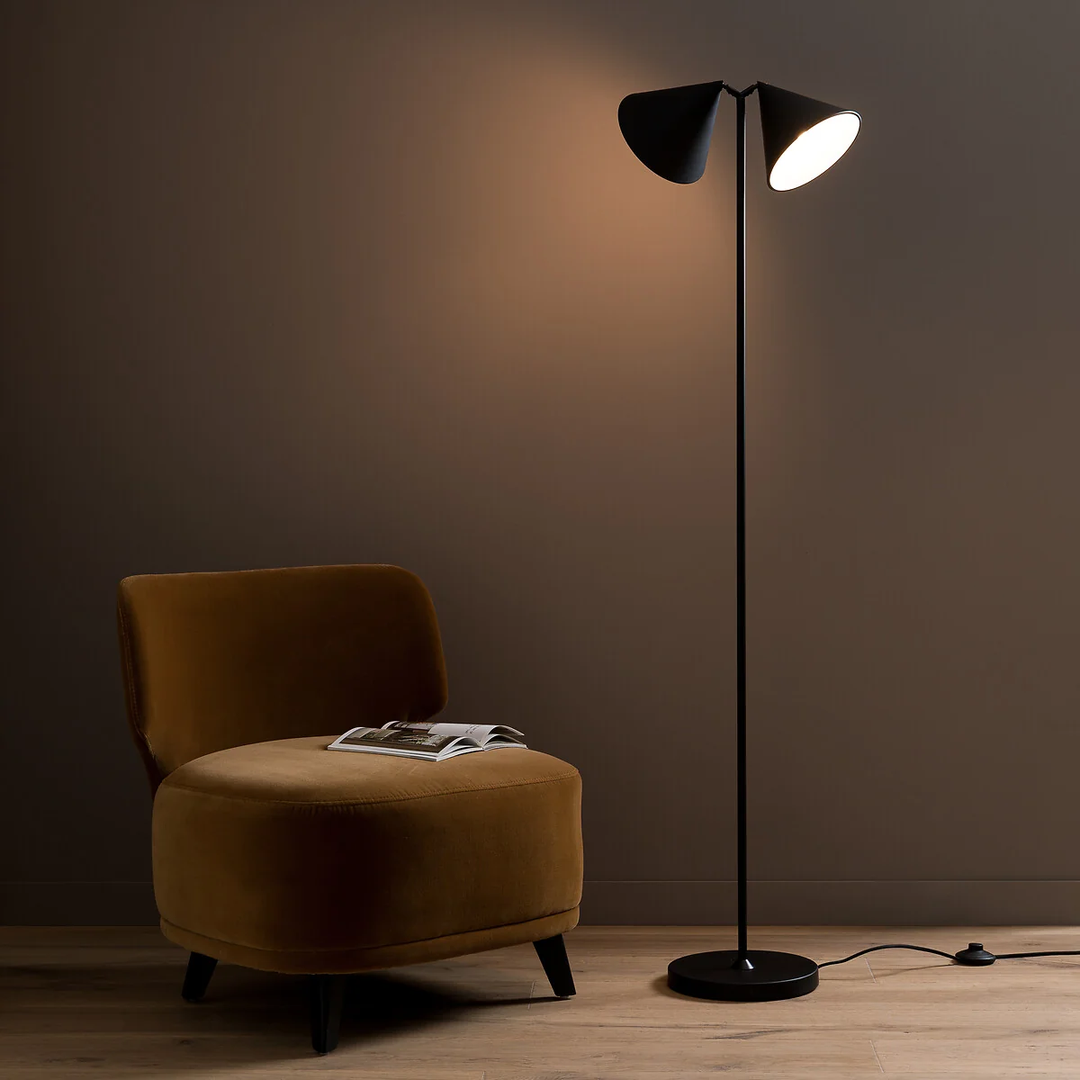 Moke Metal Floor Reading Lamp – image 2