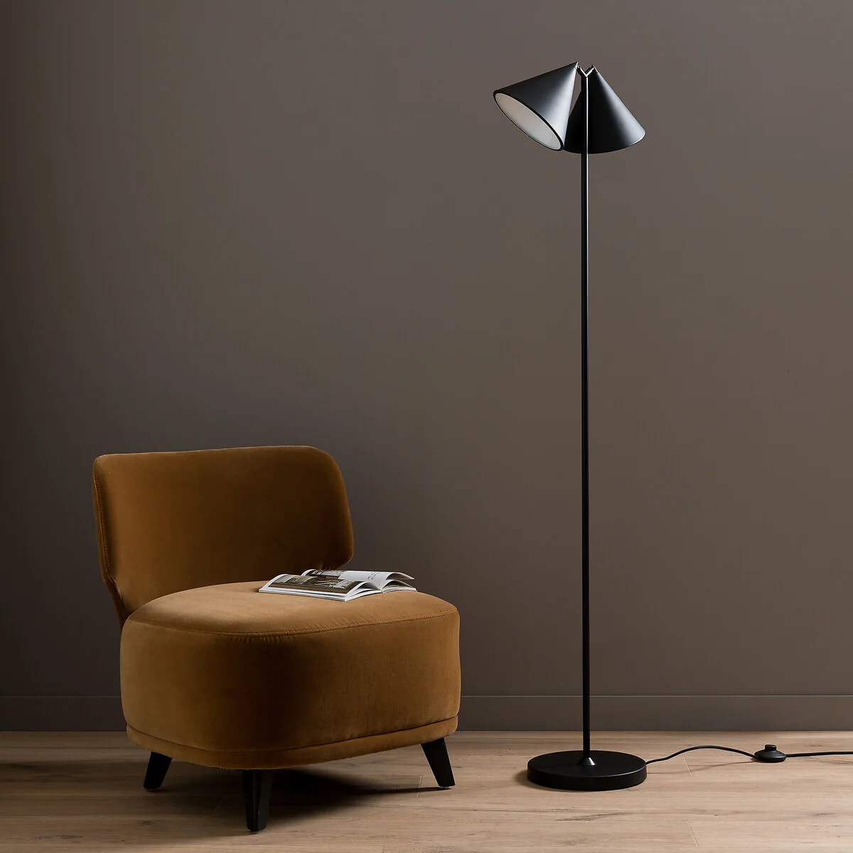 Moke Metal Floor Reading Lamp – image 3