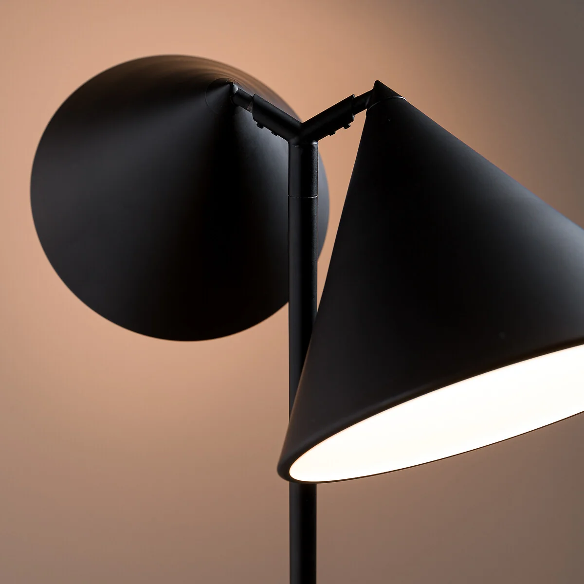 Moke Metal Floor Reading Lamp – image 4