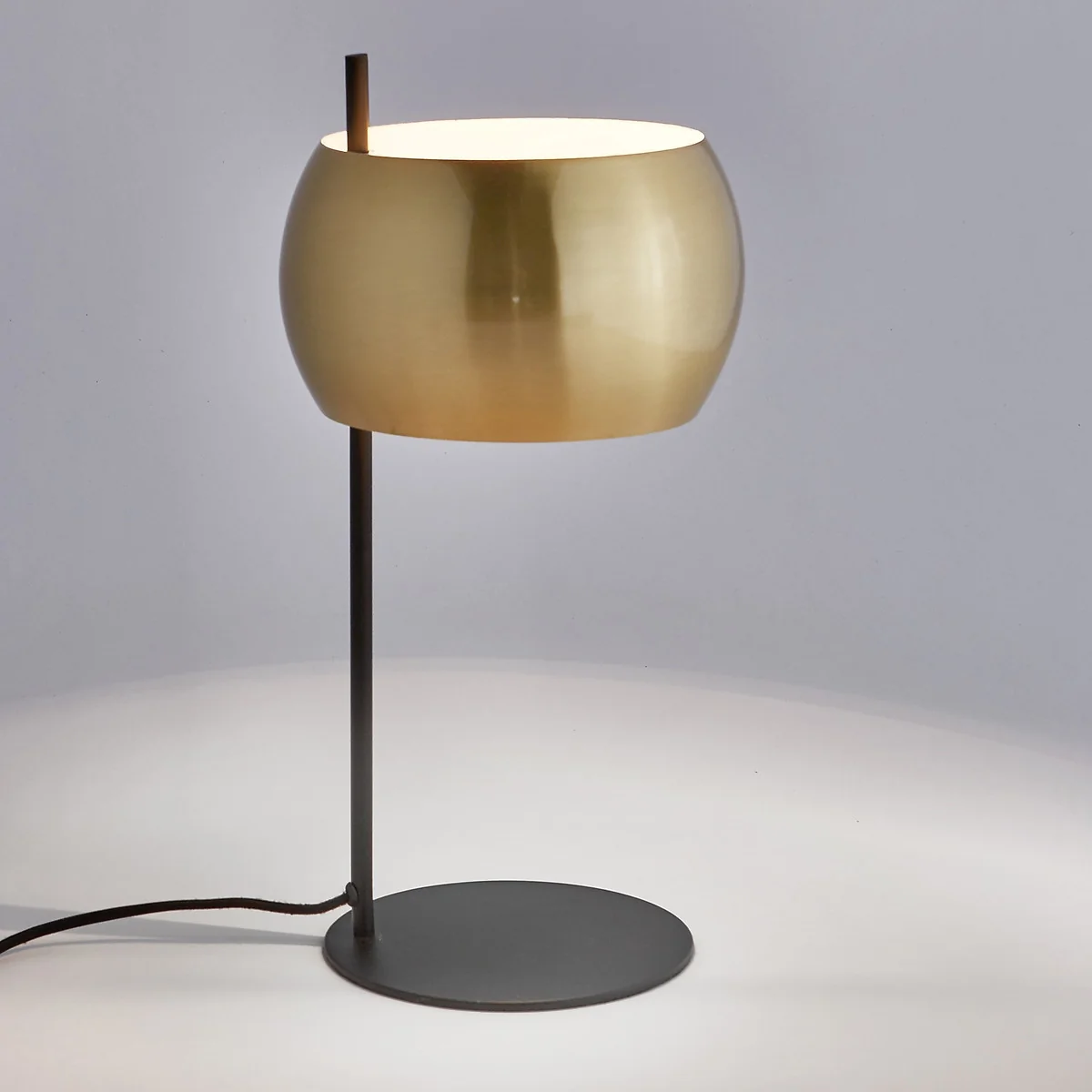 Elori Black & Brass Table Lamp – image 2