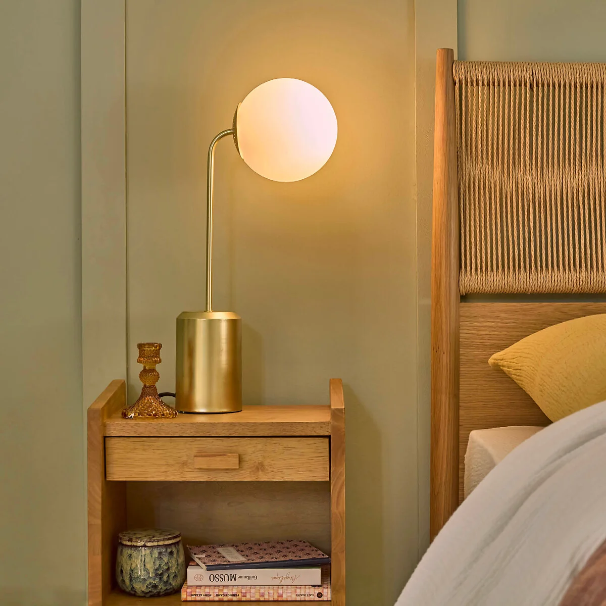 Moricio Opaline Glass Table Lamp – image 2