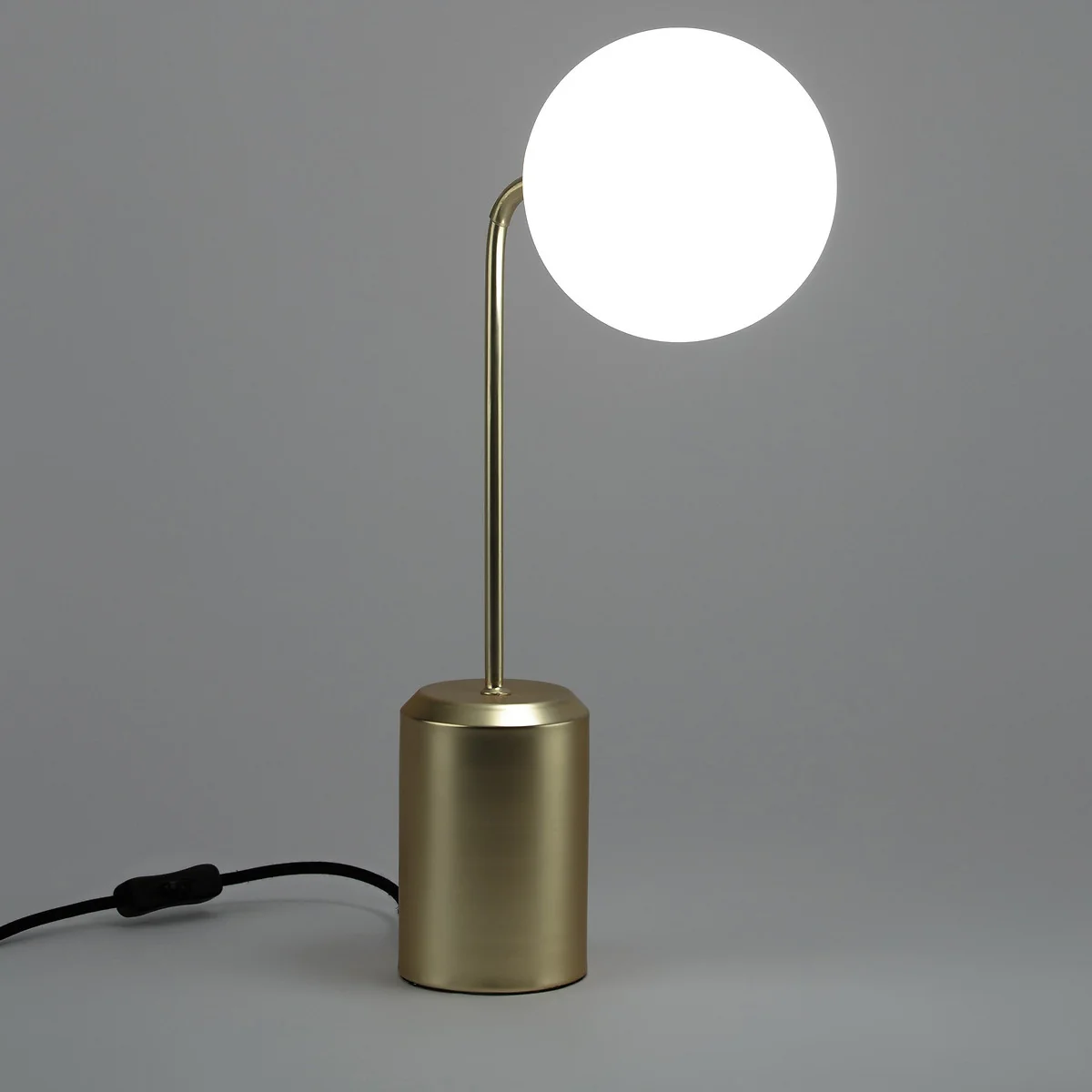 Moricio Opaline Glass Table Lamp – image 3