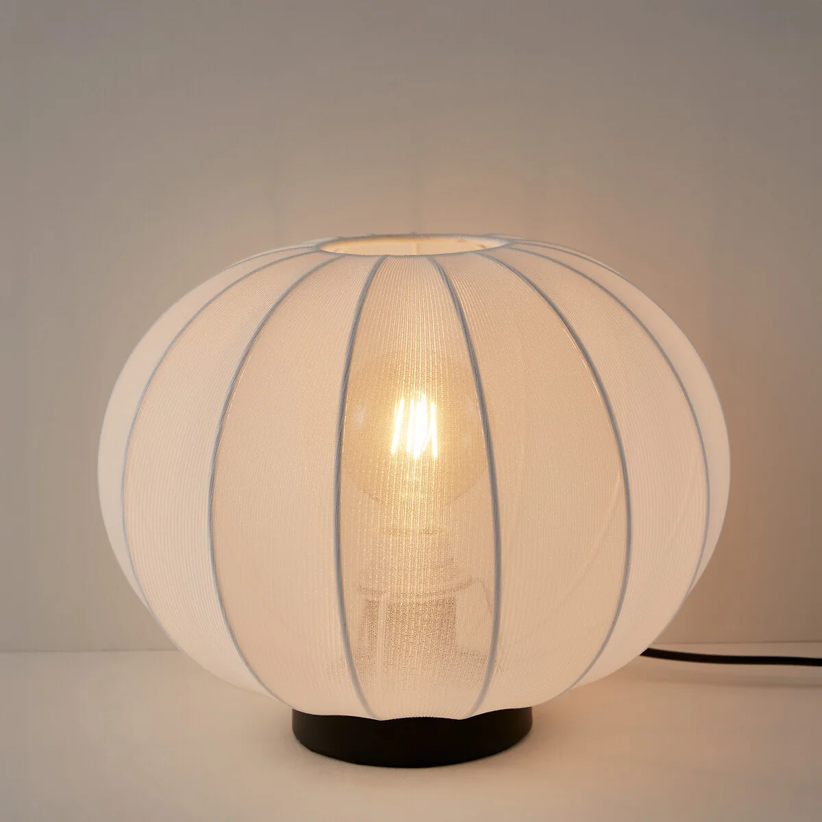 Metal and Mesh Table Lamp Aldo – image 3