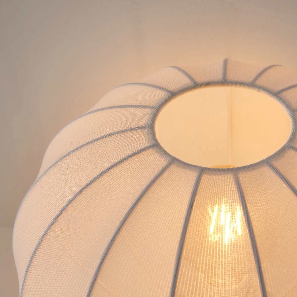 Metal and Mesh Table Lamp Aldo – image 4