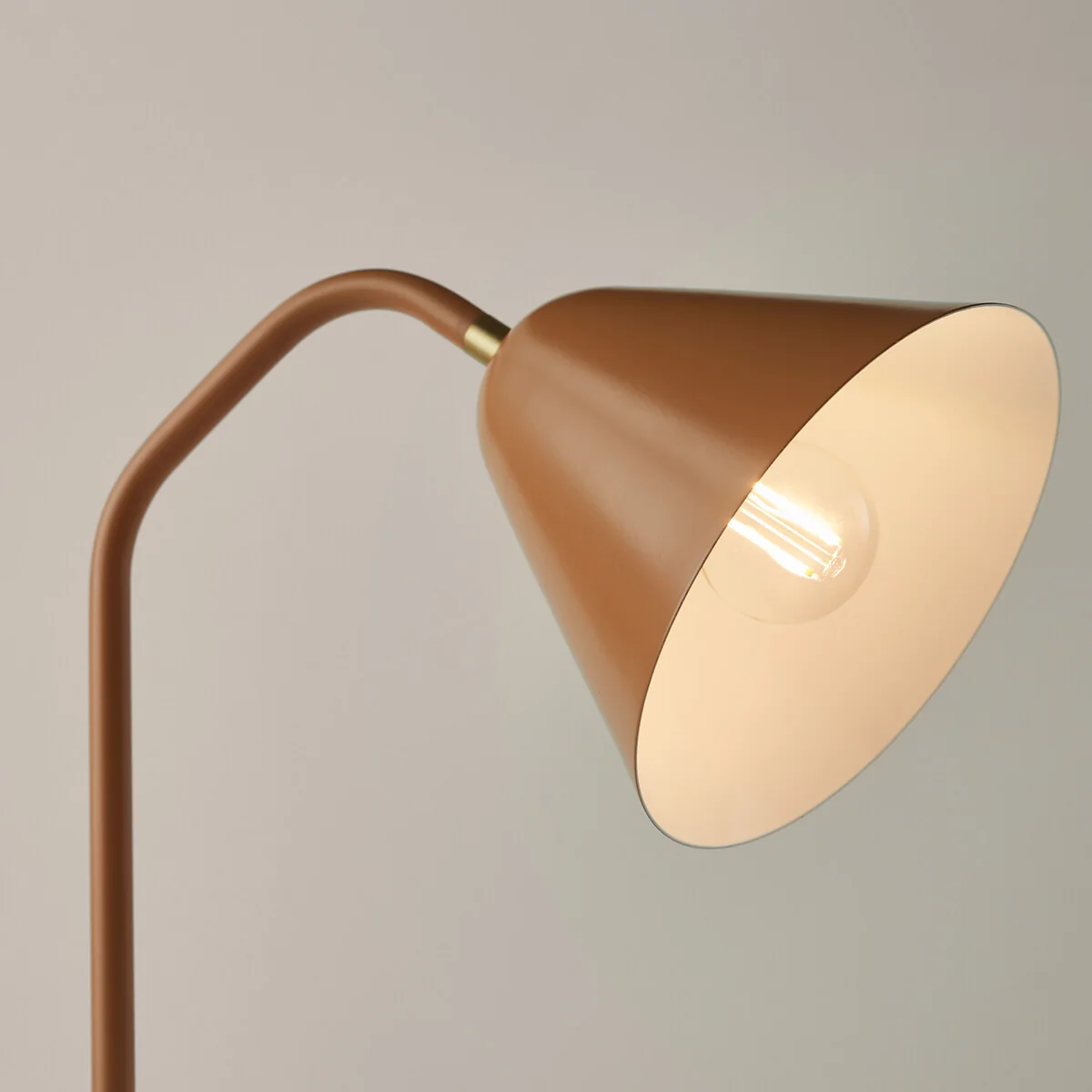 Copita Metal Table Lamp – image 3