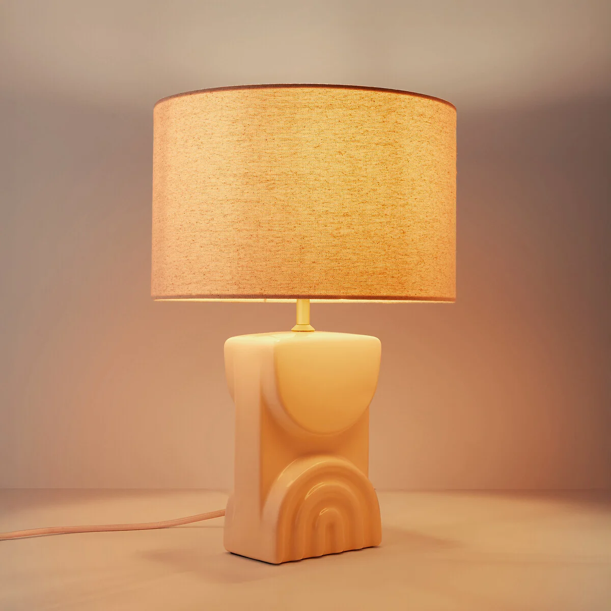 Topia Ceramic & Linen Table Lamp – image 3