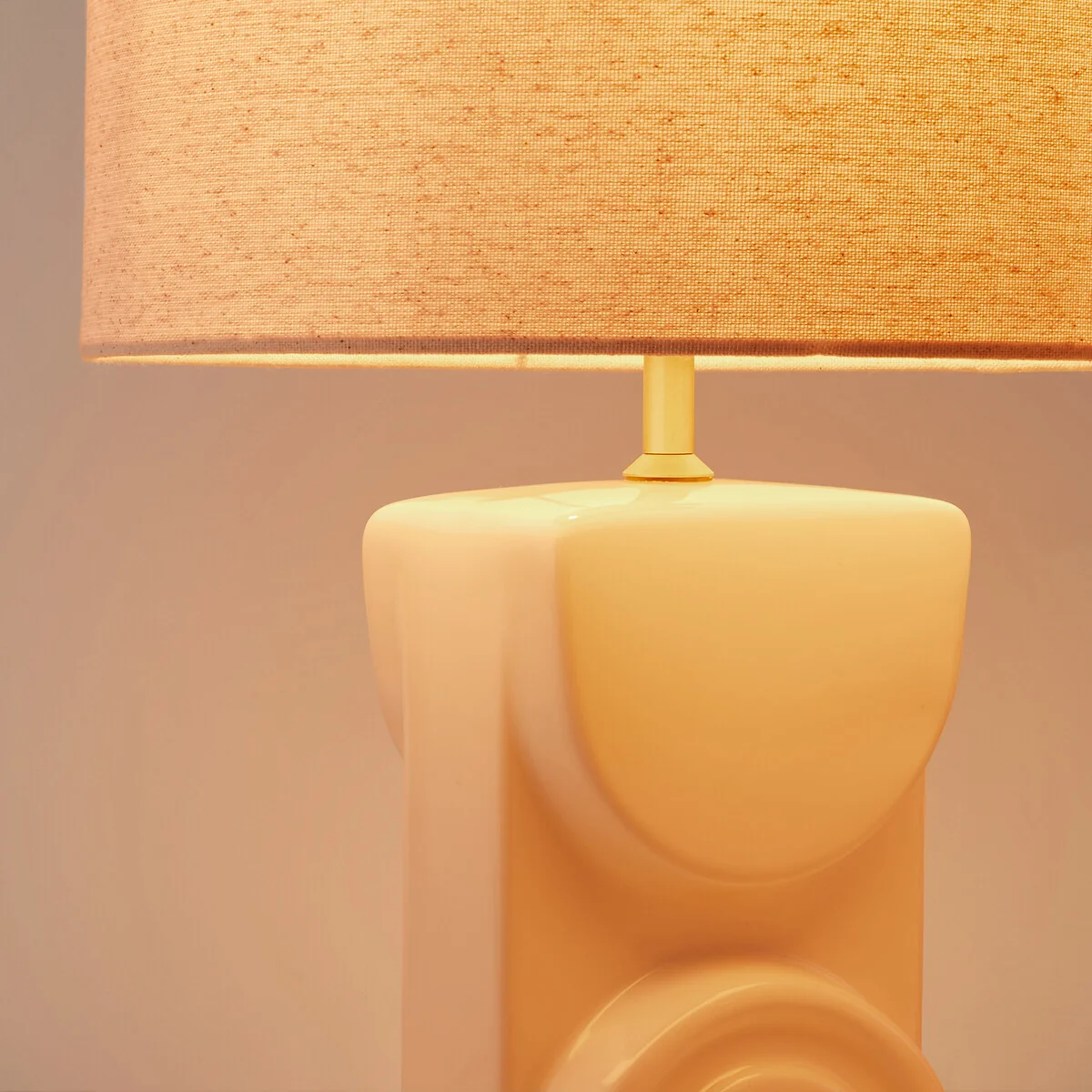 Topia Ceramic & Linen Table Lamp – image 4
