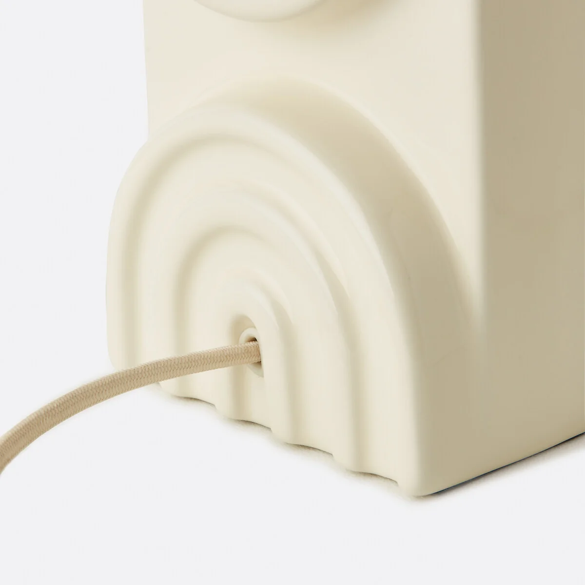 Topia Ceramic & Linen Table Lamp – image 6