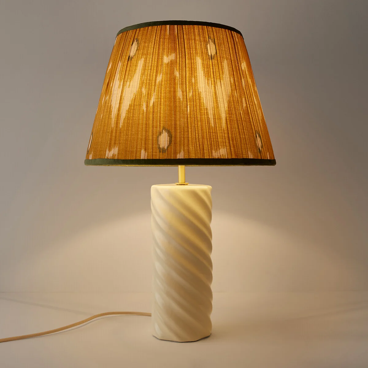 Aureva Ceramic Table Lamp – image 3