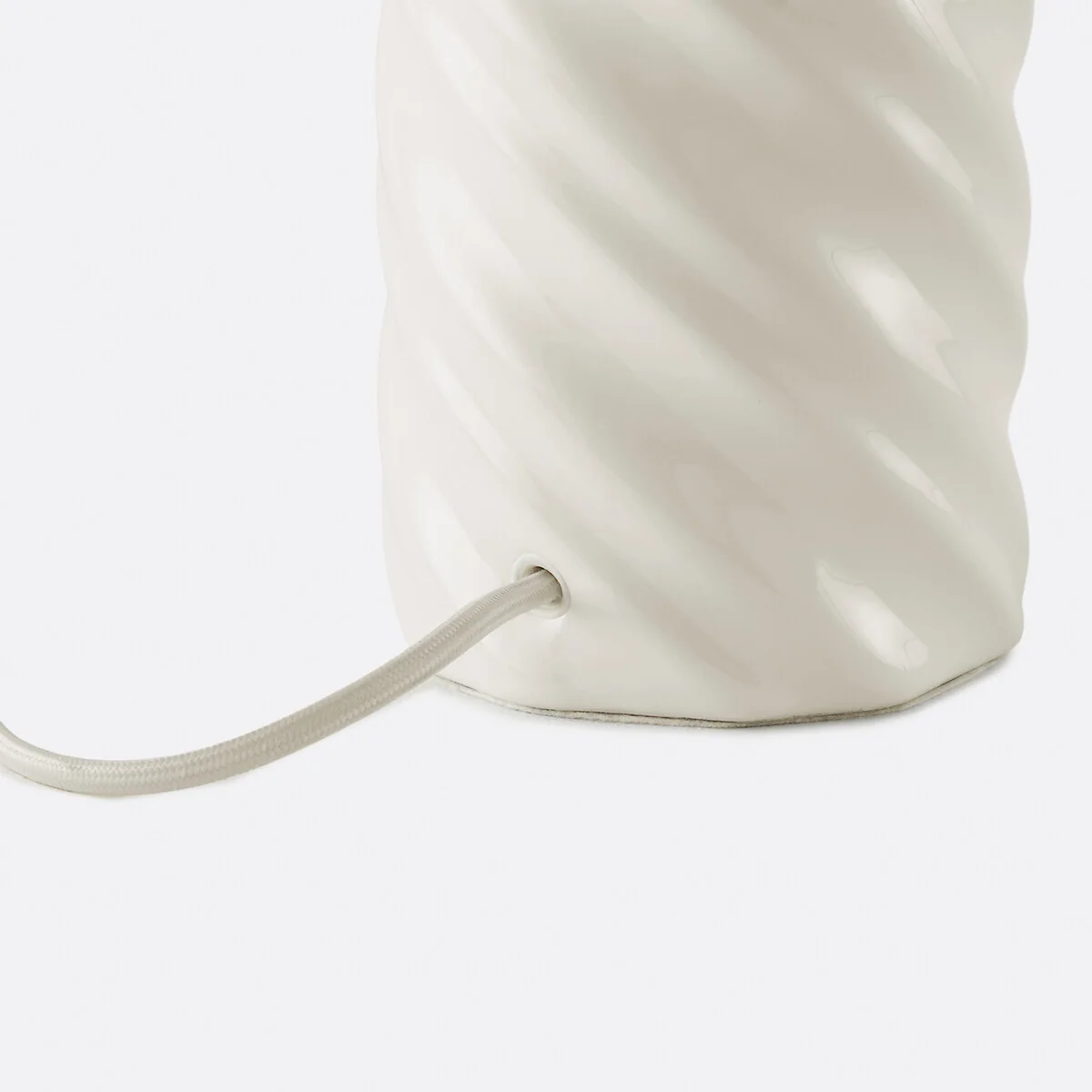Aureva Ceramic Table Lamp – image 6