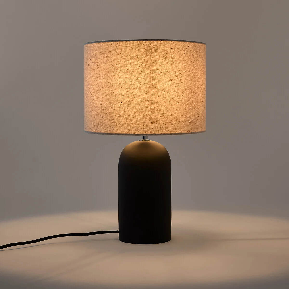 Emna Concrete and Linen Table Lamp – image 3