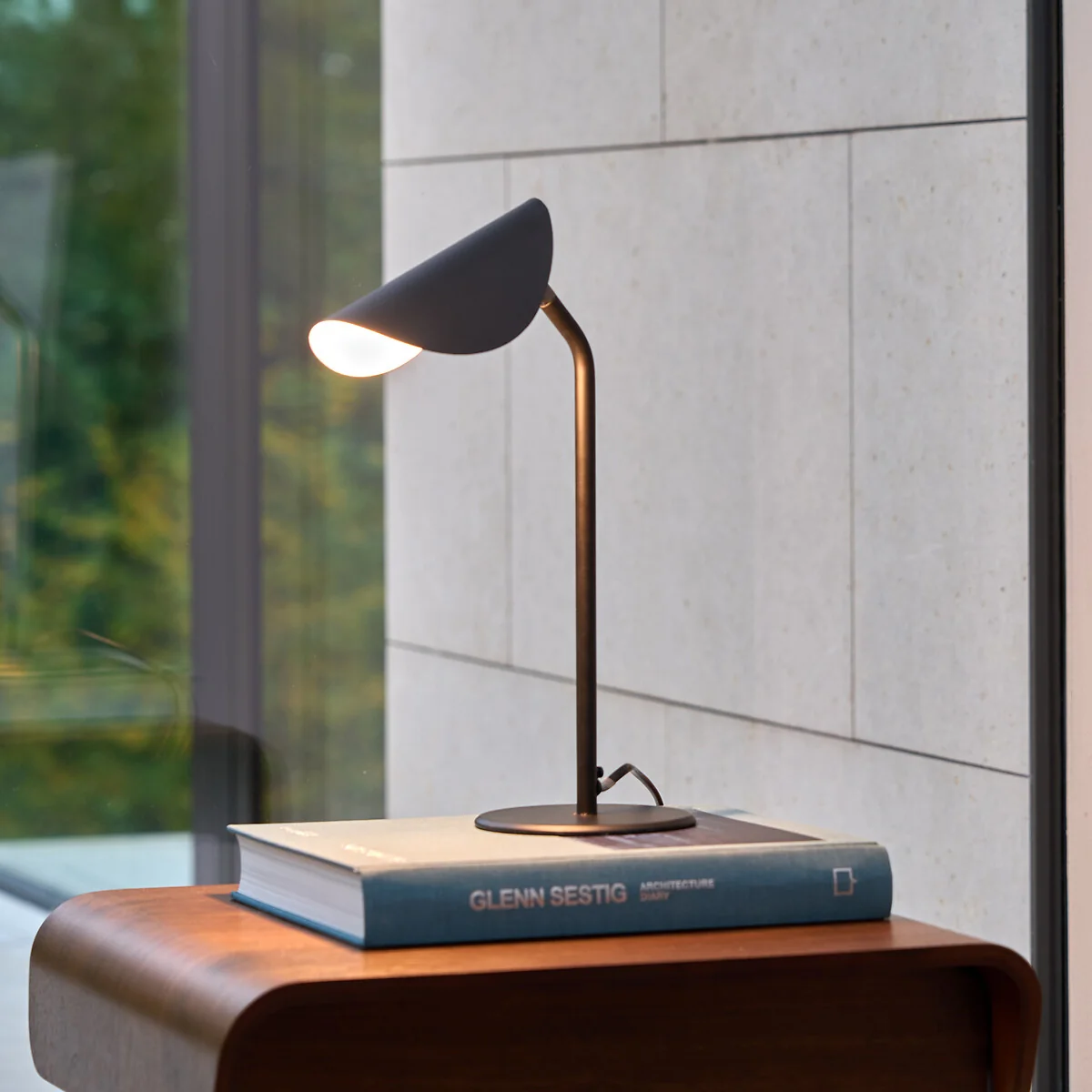 Funambule Adjustable Black Matte Metal Table Lamp – image 2