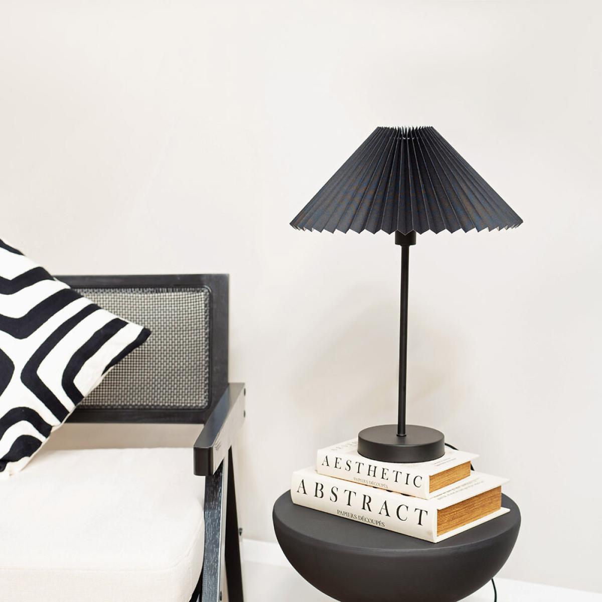 Akira Pleated Shade Table Lamp – image 3
